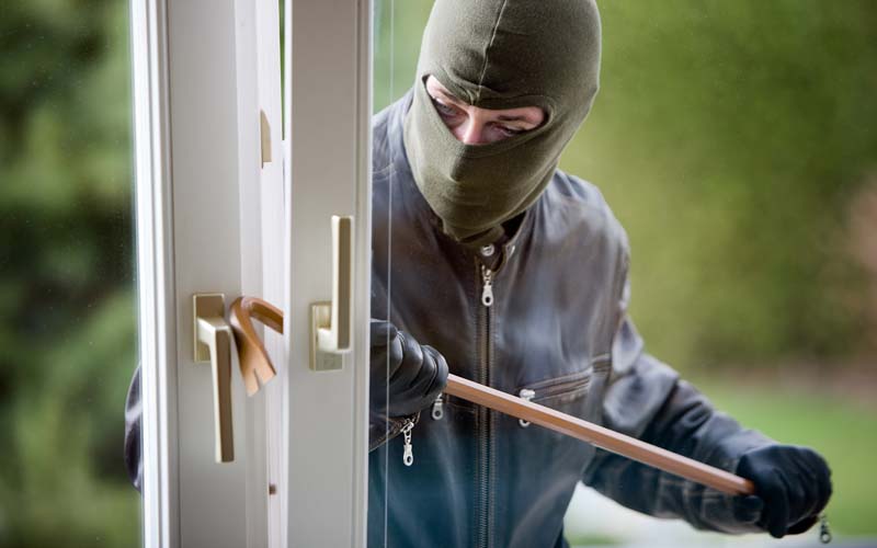 Police respond to Florida burglary call, charge man with felony